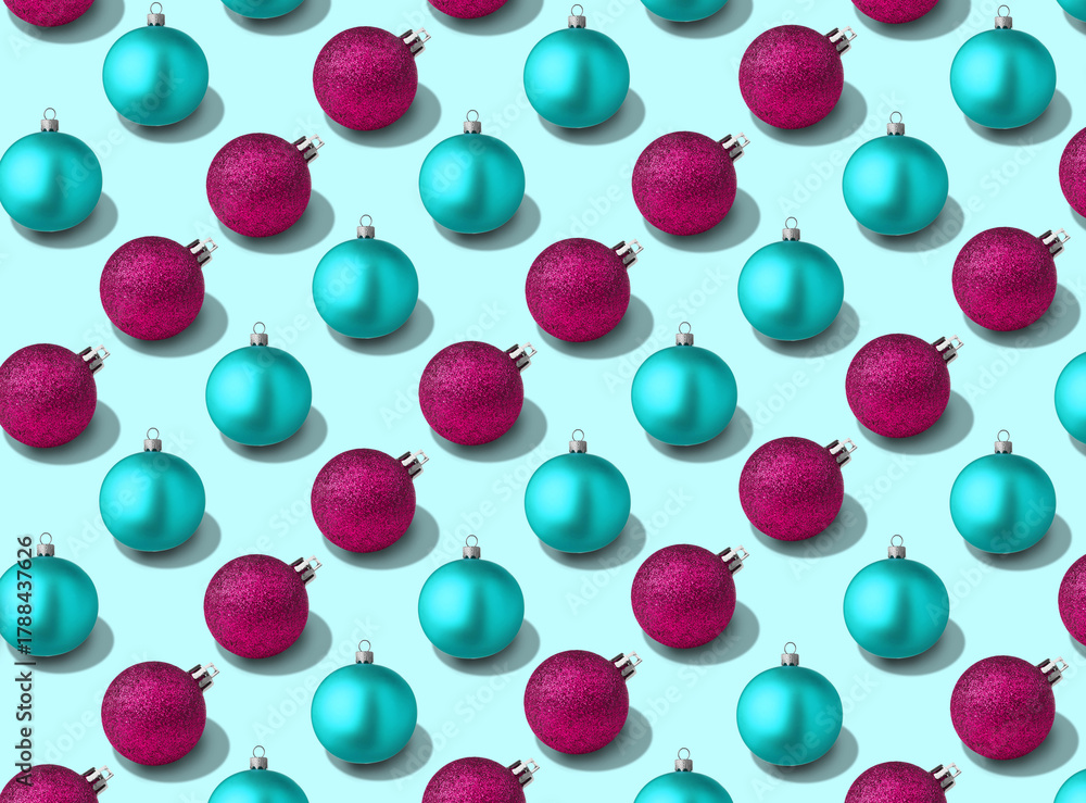 Obraz premium Christmas balls on turquoise background. Pattern design