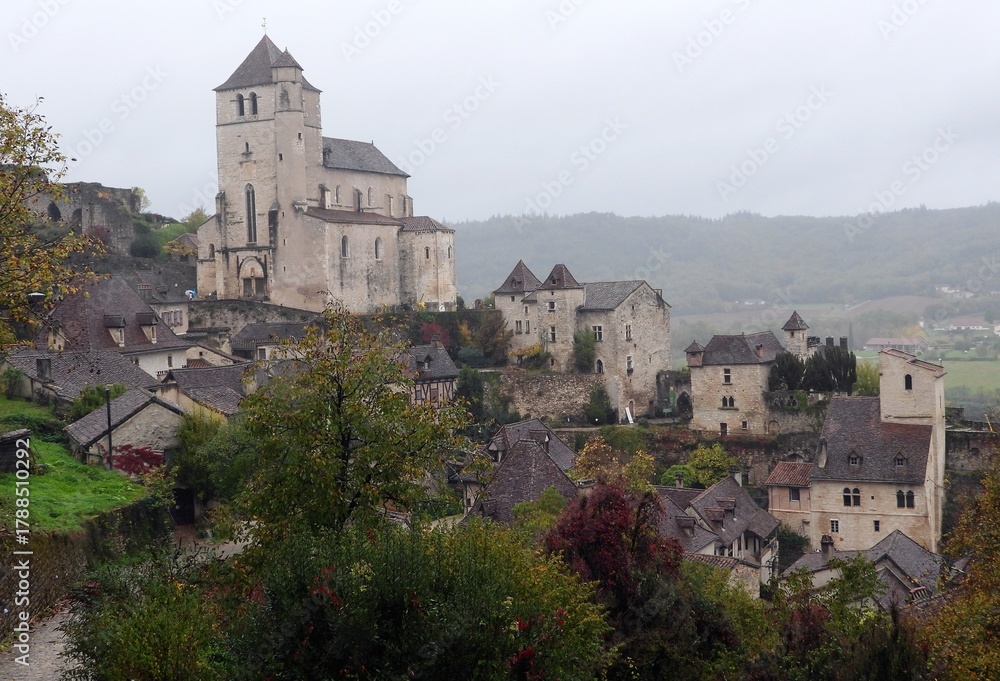Fototapeta premium View of Saint-Cirq-Lapopie, Lot Department, Occitanie Region - France