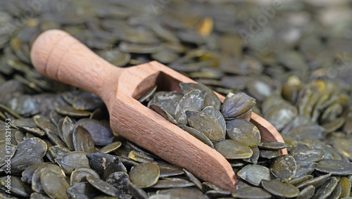 Geröstete Kürbiskerne in einer Nahaufnahme