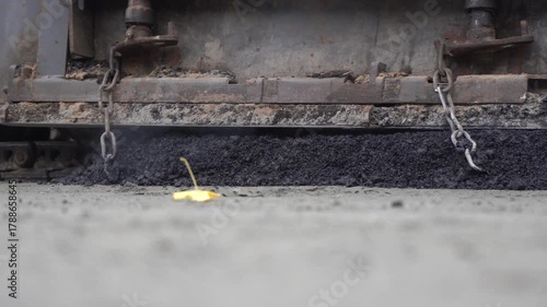 Construction of asphalt roads using an asphalt paver