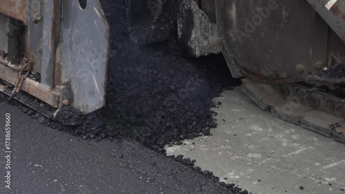Construction of asphalt roads using an asphalt paver