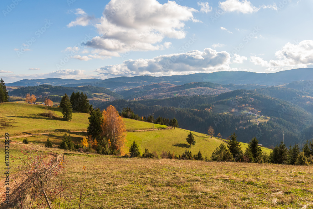 Obraz premium Landscape in the hills during autumn
