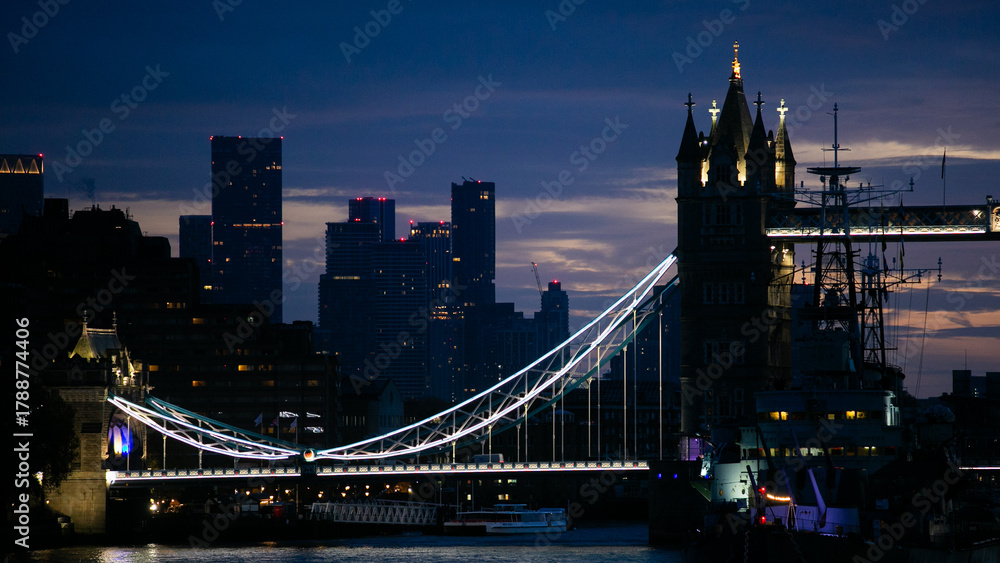 Fototapeta premium London's landscape