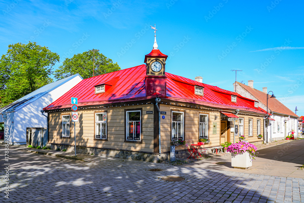 Obraz premium Scenic street in the Old Town of Kuressaare on the Estonian island of Saaremaa in the Baltic Sea