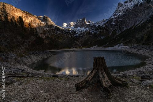 Hinterer Gosausee mit Dachstein, Gosau, Oberösterreich, Salzkammergut, Österreich. 29.10.2025 October 29, 2025