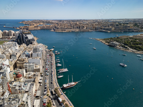 Foto Aerial view of Sliema seafront and city skyline