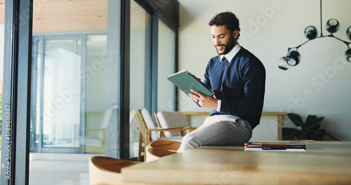 Fotografía Tablet, business and man in office, smile and real estate agency with positive review