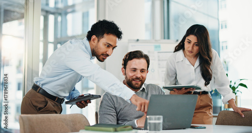 Tableau sur toile Business, people or meeting with laptop in office for trading update, stock price interest or planning