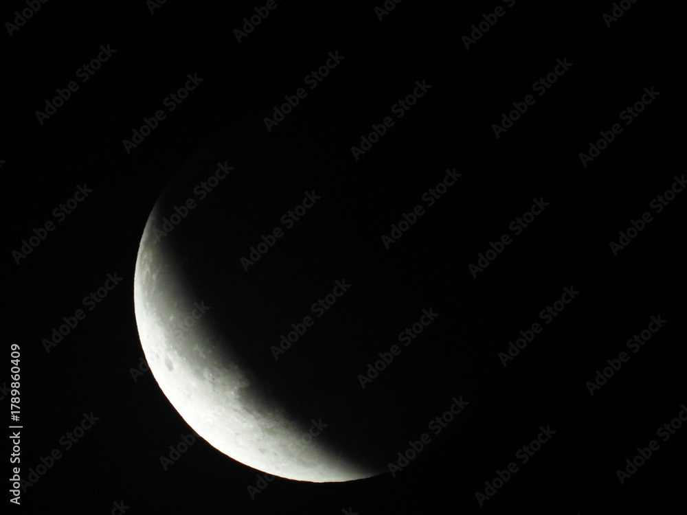 Naklejka premium blurred full moon total eclipse in the dark sky