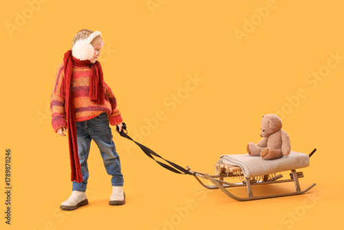 Cute little girl in winter ...