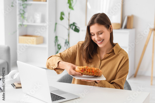 Young businesswoman with ta...