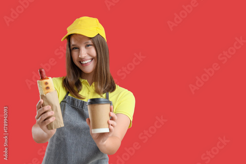 Female worker with tasty ho...
