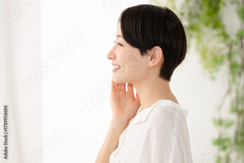 ナチュラルな表情の女性