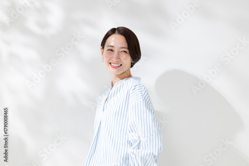 笑顔の女性ポートレート