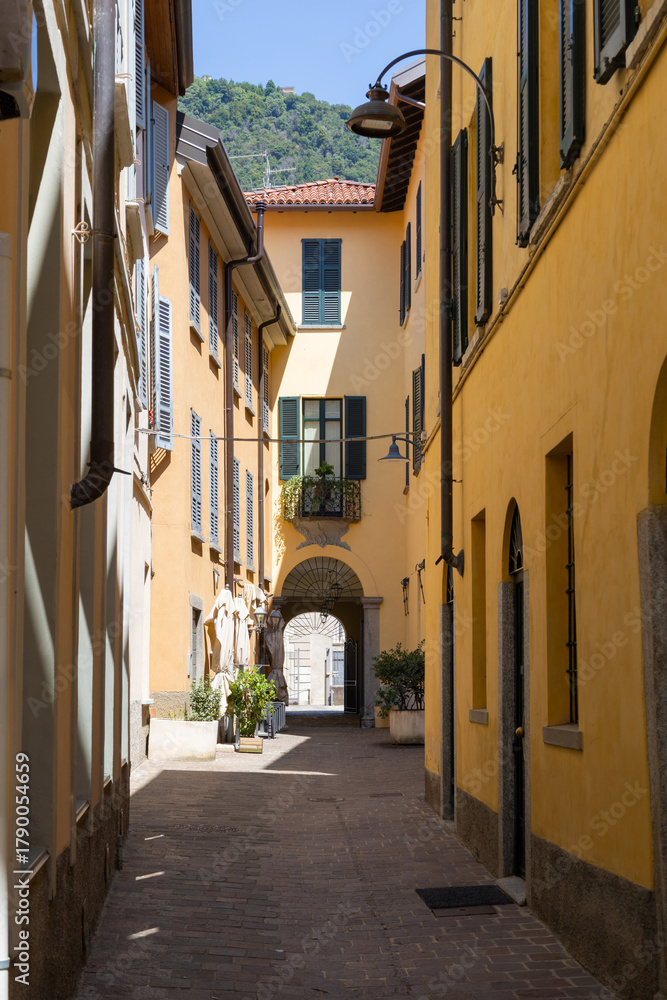 Obraz premium an old European house in Italian style on the street