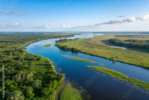 Suizhou city view shows river and buildings.