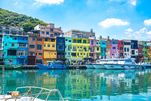 Fototapeta Naklejka Na Ścianę i Meble -  台湾の基隆にある正濱港彩虹屋　ジーロン 　台北