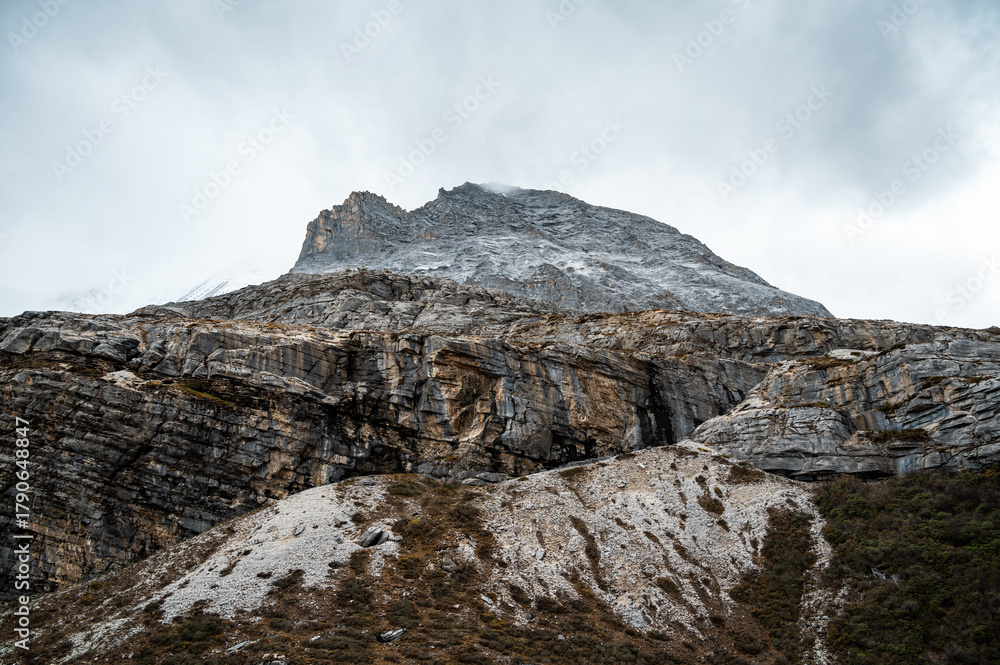 Fototapeta premium The highland mountain landscape of Daocheng Yading in Sichuan, China, is located in the eastern part of the Qinghai-Tibet Plateau