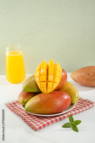 Fresh Tree-Ripened Hainanese Mangoes with Golden Pulp Detail and Tropical Juice