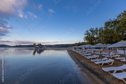 Fototapeta Naklejka Na Ścianę i Meble -  View of Erdek Beach in Bandirma district of Türkiye