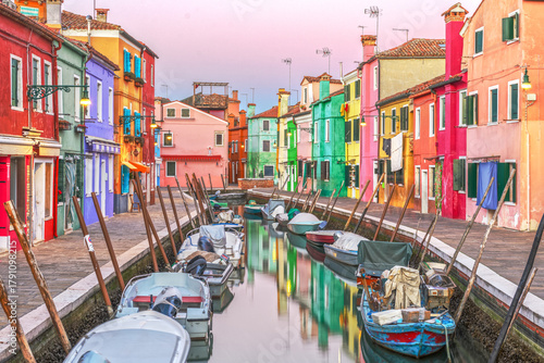 Fototapeta Naklejka Na Ścianę i Meble -  Burano, Venice, Italy Colorful Buildings 1091