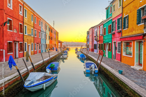 Fototapeta Naklejka Na Ścianę i Meble -  Burano, Venice, Italy Colorful Buildings 1092