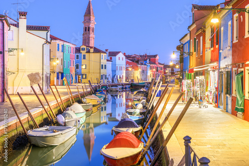 Fototapeta Naklejka Na Ścianę i Meble -  Burano, Venice, Italy Colorful Buildings Along canals 1087