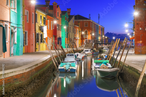 Fototapeta Naklejka Na Ścianę i Meble -  Burano, Venice, Italy Colorful Buildings Along Canals 1073