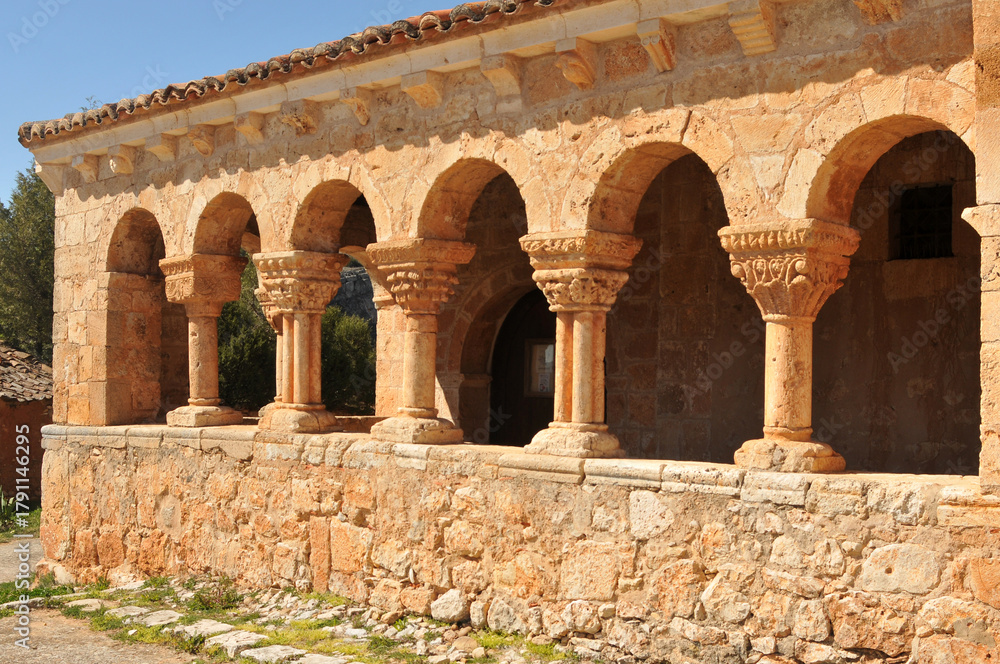 Obraz premium iglesia de san miguel arcangel en Andaluz. Soria.España