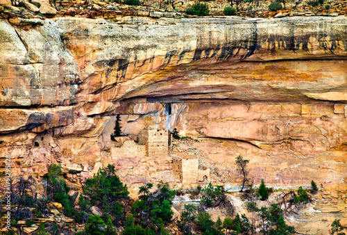 Tableau sur toile View of the Hemenway House ruins in Mesa Verde National Park