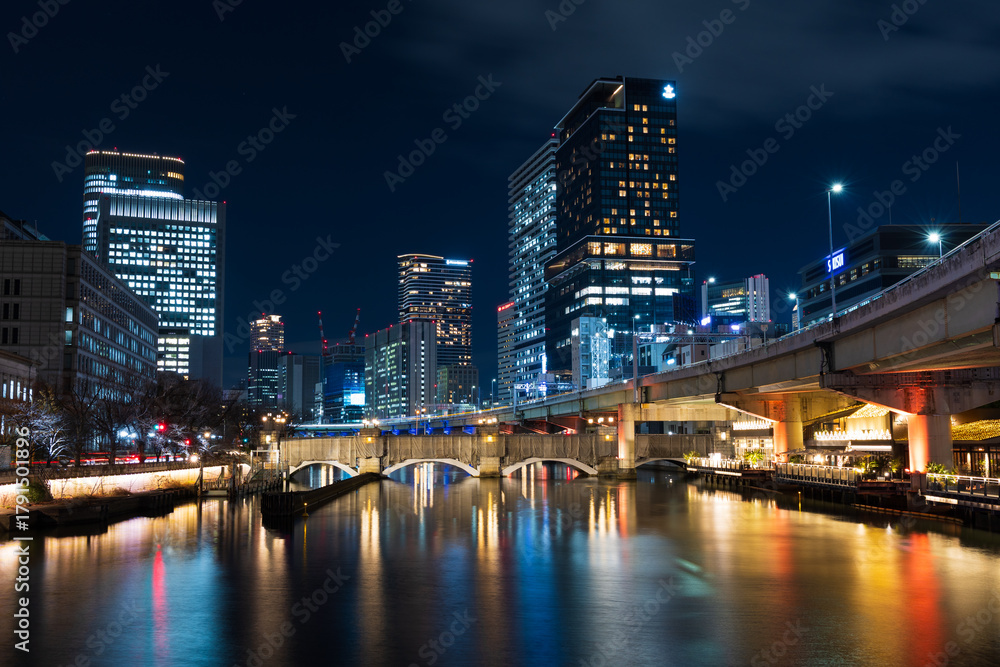 Naklejka premium 日本の都市風景 大阪夜景 中之島