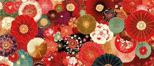 Wzorzyste, kolorowe kwiaty i wachlarze w japońskim stylu na ciemnym tle, tworzące bogatą kompozycję.