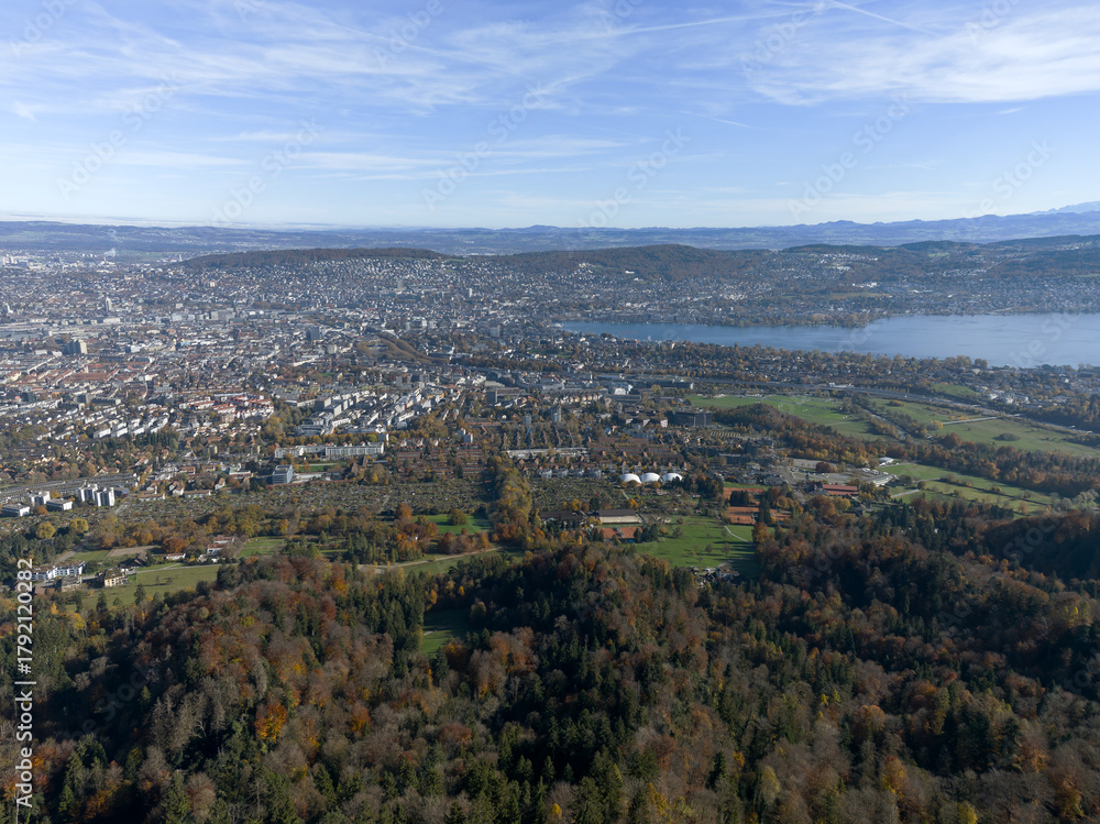 Obraz premium Aerial view of beautiful Swiss autumn landscape with city of Zürich seen from local mountain Uetliberg on a sunny autumn day. Photo taken October 29th, 2025, Zurich Uetliberg, Switzerland.