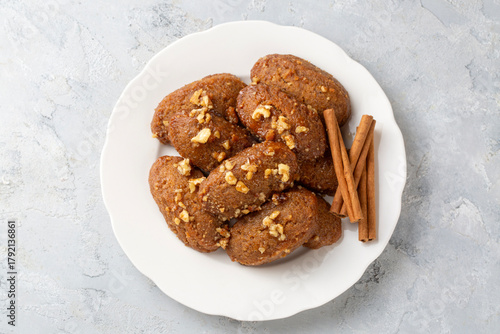 Close-up of homemade greek traditional melomakarona cookies © Esin Deniz