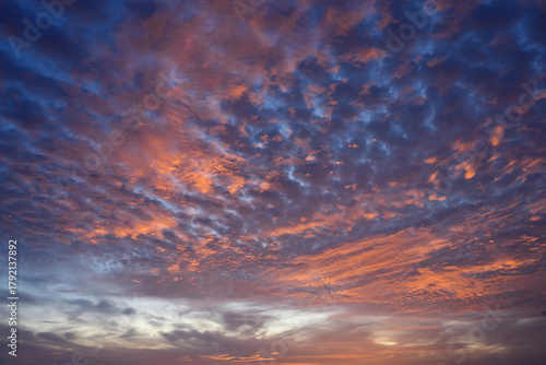 Dramatischer Wolkenhimmel am Abend im Süden von Gran Canaria