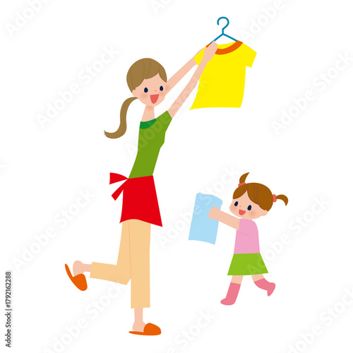 洗濯物を干している親子