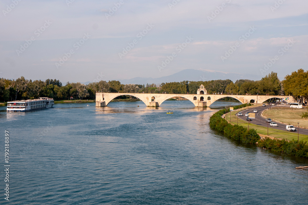 Fototapeta premium Citta' di Avignone, il suo fiume e i i suoi monumenti