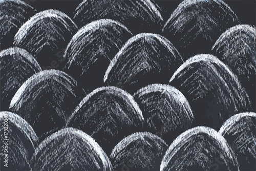 Patrón abstracto de colinas o montañas dibujadas con tiza blanca sobre fondo negro, arte vectorial.