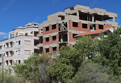 Cipro, famagusta,area militare abandoned building window showing decay in varosha famagusta cyprus