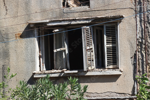 Cipro, famagusta,area militare abandoned building window showing decay in varosha famagusta cyprus