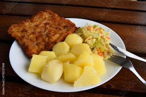 Fotografie Pork chop with salad and potatoes