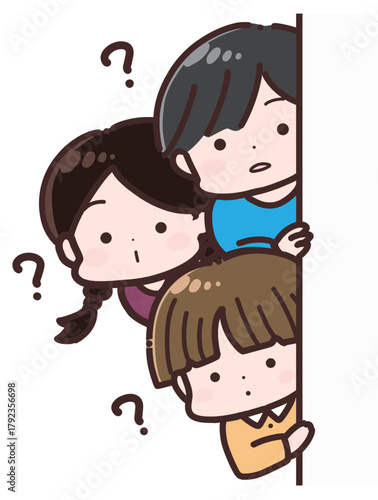 壁の左から顔を出している子供たち 疑問