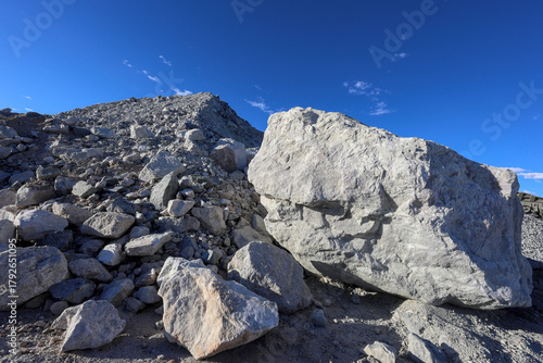 Fotografía Large lithium (Li) ore rocks