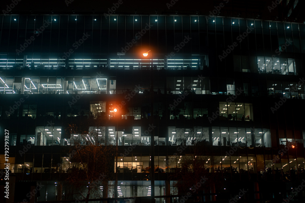 Obraz premium Office Building with Large Windows in a Big City