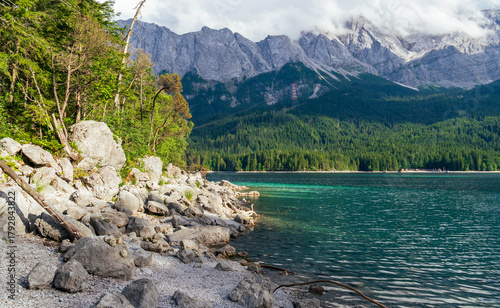 Tableau sur toile Eibsee – Turquoise alpine lake beneath the Zugspitze in Bavaria, Germany