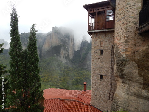 Fototapeta Naklejka Na Ścianę i Meble -   meteora monastery in the mountains in greece
