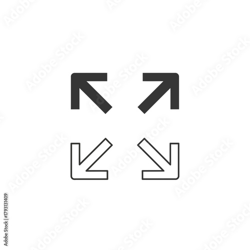 Set of four arrows pointing inwards and outwards, representing expansion and contraction