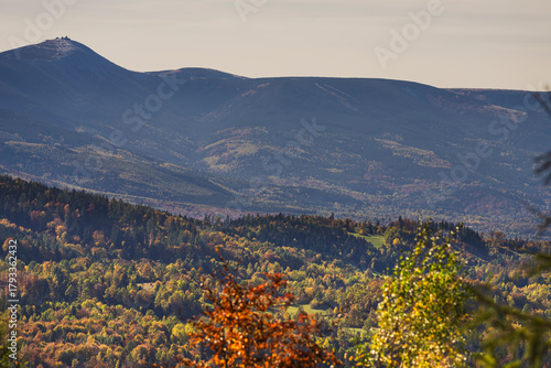 Fototapeta Naklejka Na Ścianę i Meble -  Natura, las, góry, drzewa, krajobraz, jesienią, drzew, skały, Polska, Krajobraz, Jesień, Dolny śląsk, 