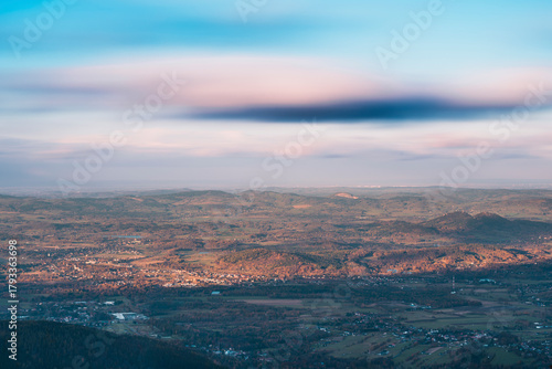 Fototapeta Naklejka Na Ścianę i Meble -  Natura, las, góry, drzewa, krajobraz, jesienią, drzew, skały, Polska, Krajobraz, Jesień, Dolny śląsk, 
