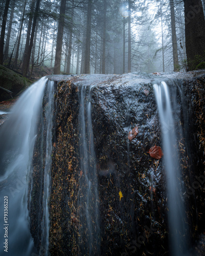 Fototapeta Naklejka Na Ścianę i Meble -  Natura, las, góry, drzewa, krajobraz, jesienią, drzew, skały, Polska, Krajobraz, Jesień, Dolny śląsk, 